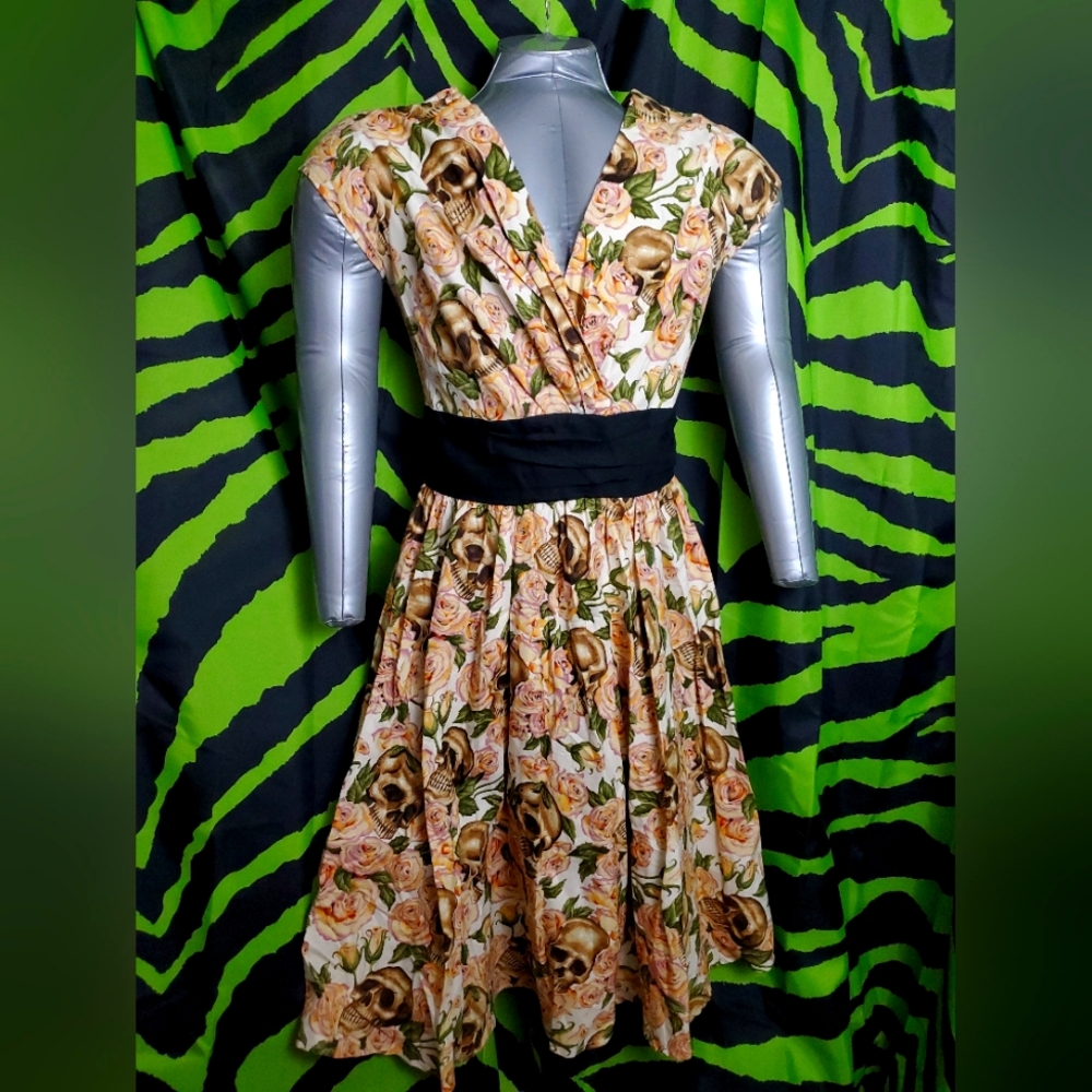 Folter/Modcloth Skull and flowers Dress, size Large